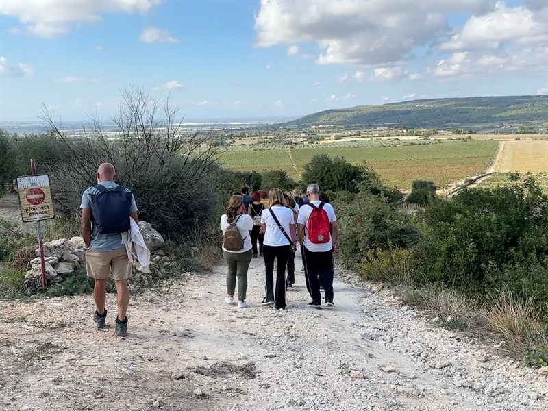 Camminando lungo l’Appia: a Castellaneta un viaggio nella storia tra gravine e antichi santuari rupestri