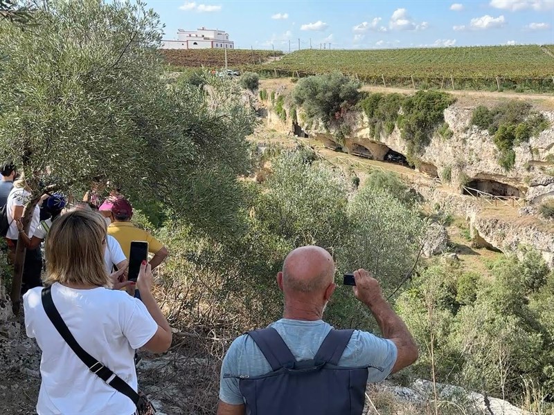Camminando lungo l’Appia: a Castellaneta un viaggio nella storia tra gravine e antichi santuari rupestri