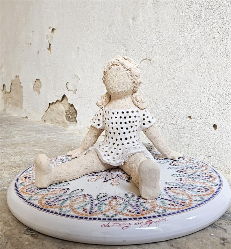 Il MuMa celebra dieci anni con una mostra tra arte e maiolica