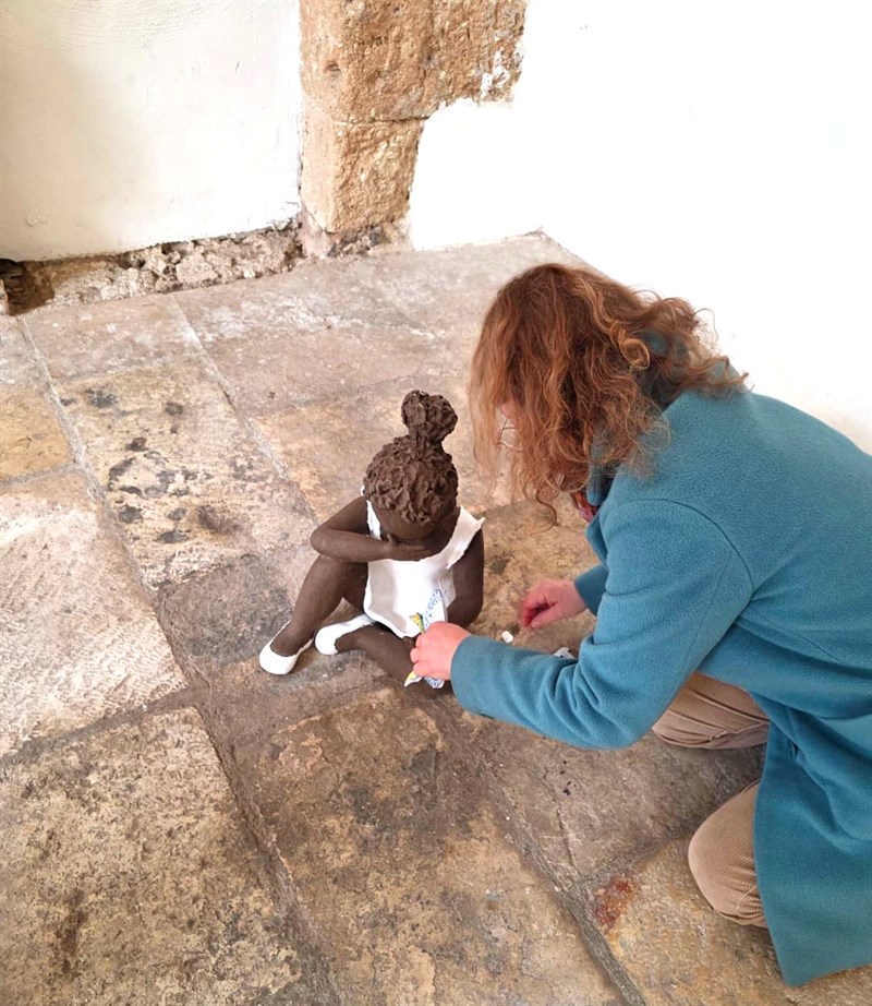 Il MuMa celebra dieci anni con una mostra tra arte e maiolica