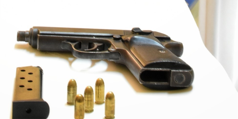 La pistola sequestrata La pistola sequestrata