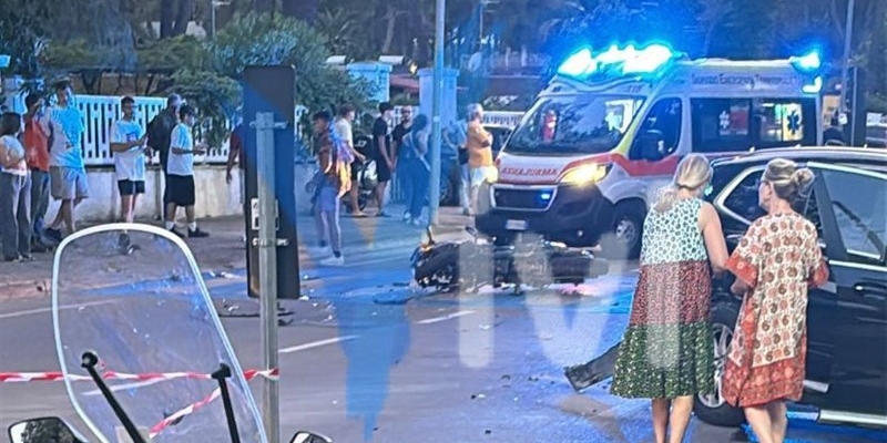 Auto vs moto su viale dei Pini: scontro violento a Castellaneta Marina Auto vs moto su viale dei Pini: scontro violento a Castellaneta Marina