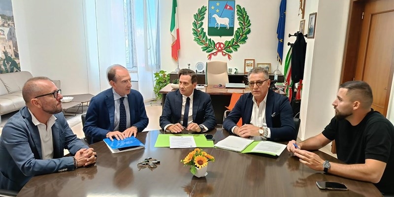 Tavolo tecnico nella stanza del sindaco Tavolo tecnico nella stanza del sindaco