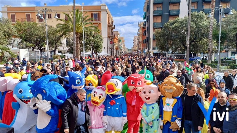 Spettacolo con le mascotte