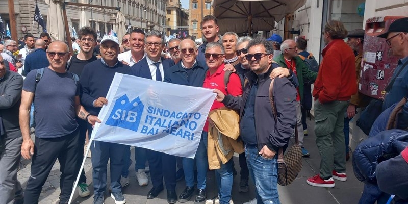 L’onorevole De Palma con i balneari