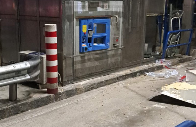 Ordigno, soldi e fuga: ladri a segno nel casello autostradale di Mottola