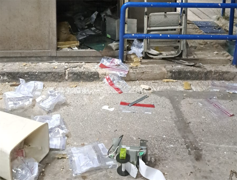 Ordigno, soldi e fuga: ladri a segno nel casello autostradale di Mottola