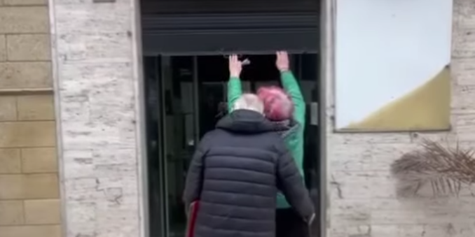 Buona pensione a Rosaria e Mario: addio al loro storico salone