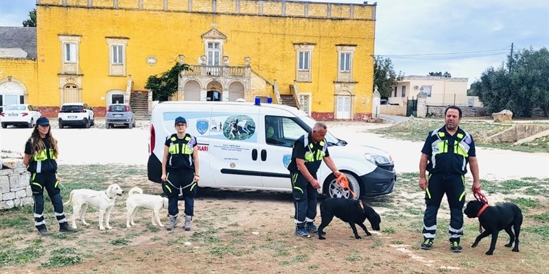 Il “fiuto” dei cani contro la Xylella fastidiosa Il “fiuto” dei cani contro la Xylella fastidiosa