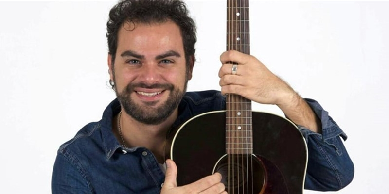 Il cabarettista Andrea Perroni Il cabarettista Andrea Perroni