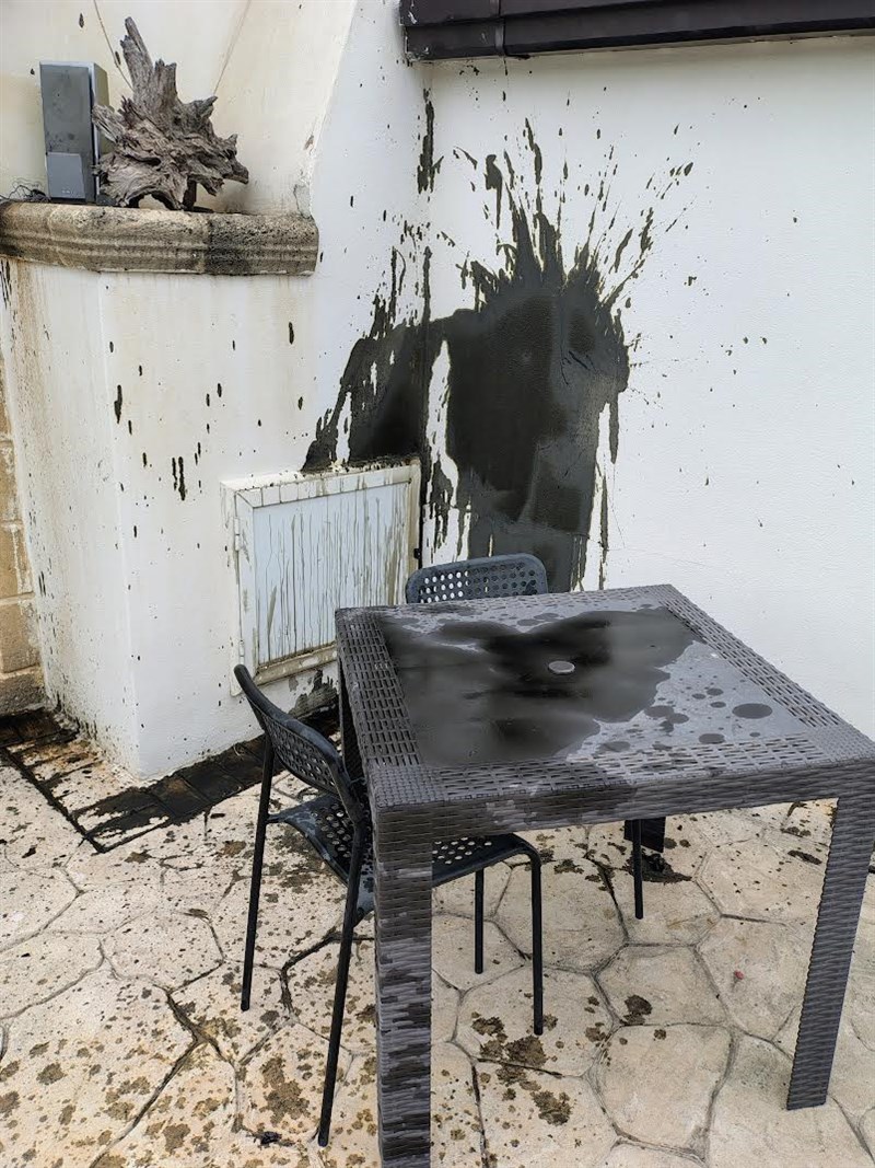 vandali in azione a Fontana Fanelli