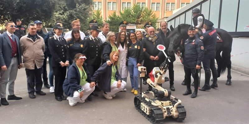 Carabinieri in corsia per i piccoli pazienti