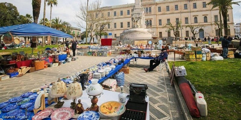 Mercato dell'antiquariato - Foto di repertorio Mercato dell'antiquariato - Foto di repertorio