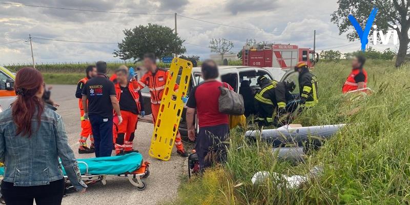 Auto vs furgone: scontro sulla provinciale
