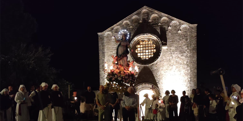 L'Assunta in processione