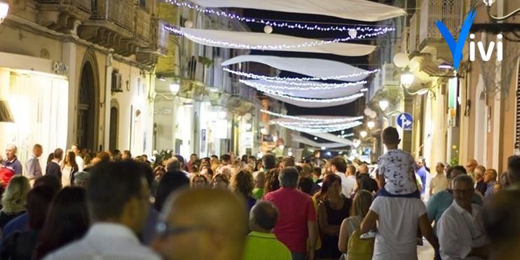 Musica, cibo e negozi aperti: torna la Notte Bianca del 14 agosto