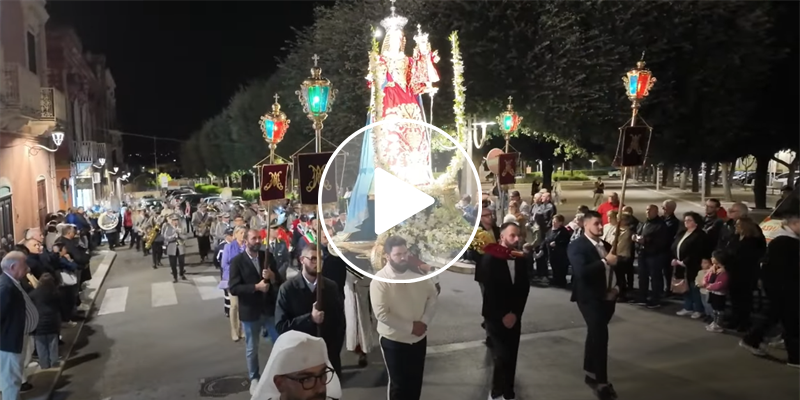 La processione della Madonna del Rosario