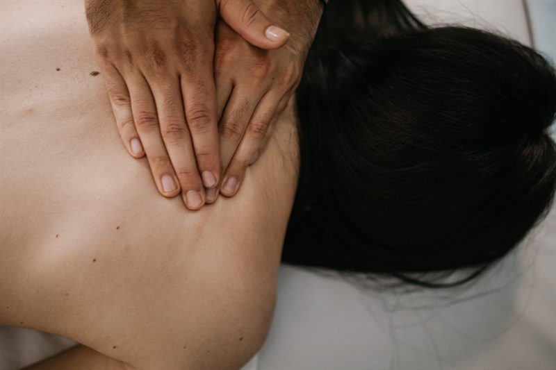 Metodo Cervicalmente: Alma Massaggi rivoluziona il trattamento del mal di testa e del mal di schiena