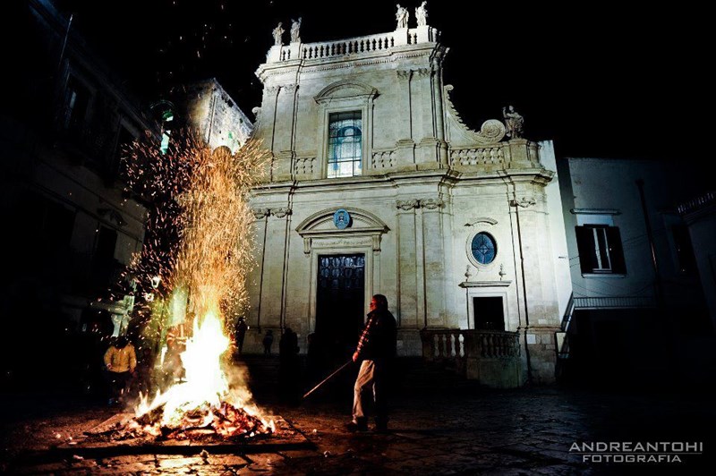 Falò in piazza Cattedrale