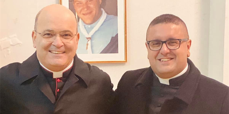 Il vescovo Sabino Iannuzzi e don Roberto Pignatelli Il vescovo Sabino Iannuzzi e don Roberto Pignatelli