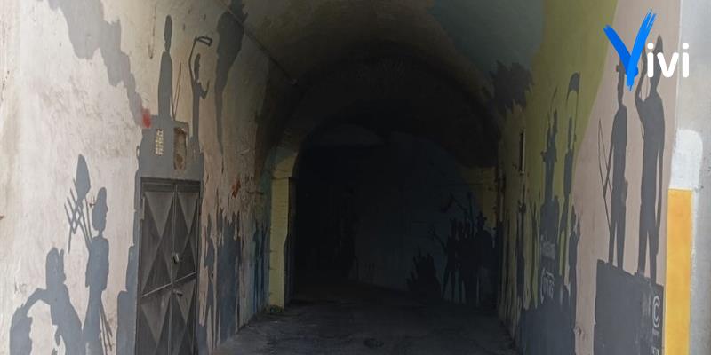 Caduta calcinacci dalla Passeggiata: chiuso il tunnel dei Calderai