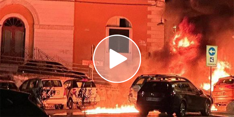 Follia nella notte: a fuoco sei automobili alle porte del centro storico