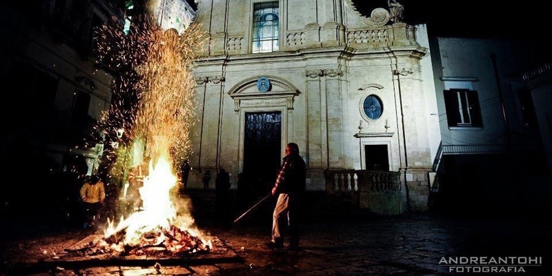 Falò ai piedi della Cattedrale