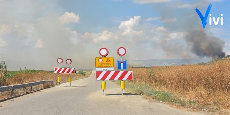 Fiamme nelle campagne di Castellaneta