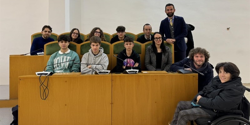 la nuova consulta giovanile del Comune di Castellaneta con il sindaco Di Pippa la nuova consulta giovanile del Comune di Castellaneta con il sindaco Di Pippa