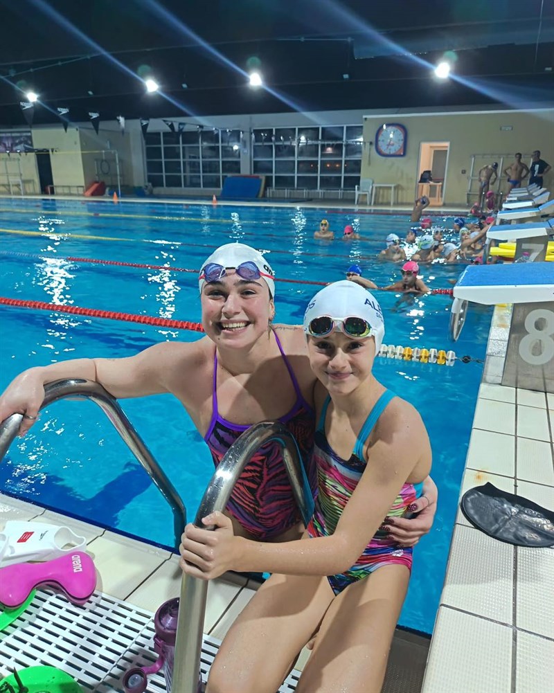 Benedetta Pilato si allena alla piscina Albatros di Crispiano