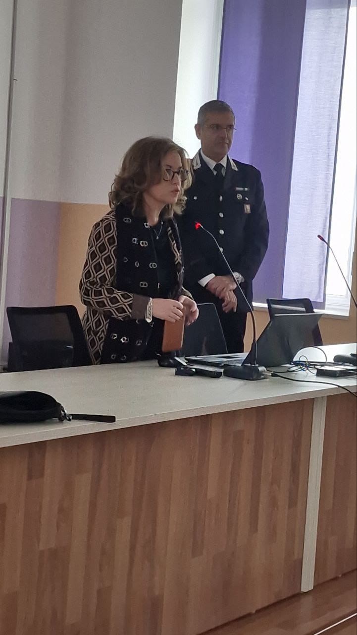 Il comandante Mazzotta e la dirigente scolastica Molfetta