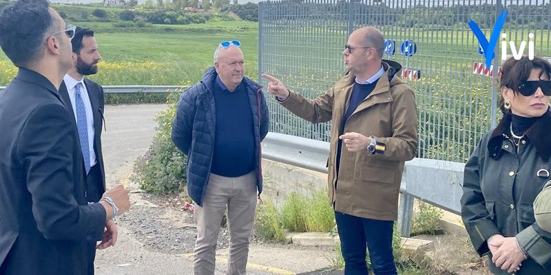 Incontro sul ponte del Fiume Lato