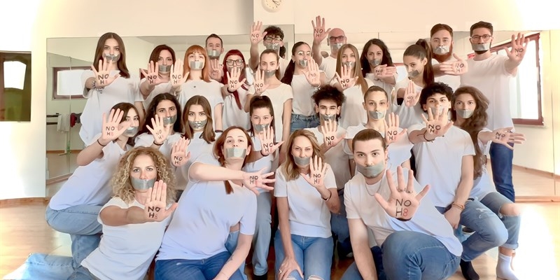 Giornata mondiale contro l'omofobia: l'impegno quotidiano di "Cantieri Culturali Arabesque"