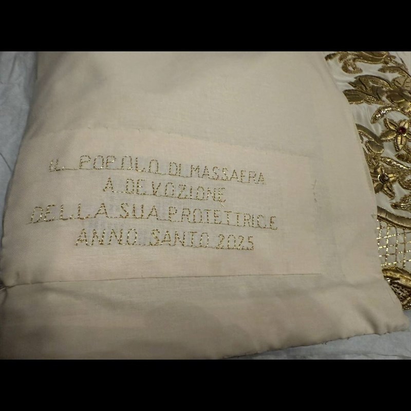 Il nuovo abito della Madonna della Scala di Massafra