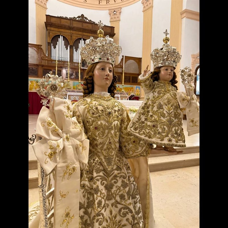 Il nuovo abito della Madonna della Scala di Massafra
