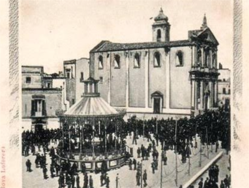1914, Piazza Umberto I, la festa e la cassarmonica