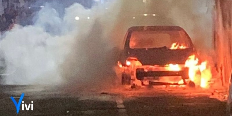 Auto in fiamme Auto in fiamme