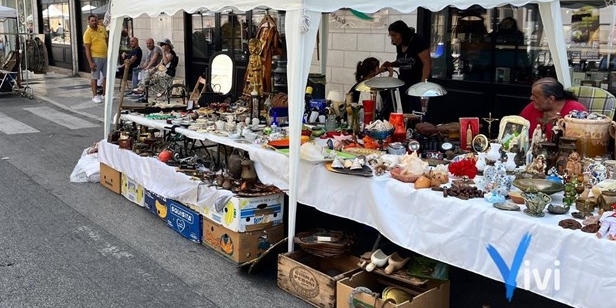 Mercatino dell’antiquariato Mercatino dell’antiquariato
