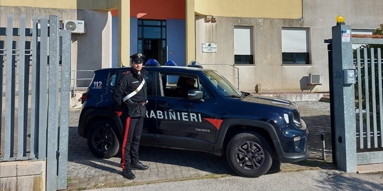 Minaccia sua moglie per fermare la separazione: arrestato dai carabinieri
