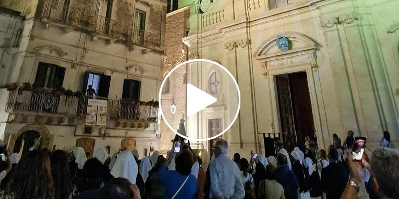 La cattedrale si trasforma per la processione dell’Addolorata
