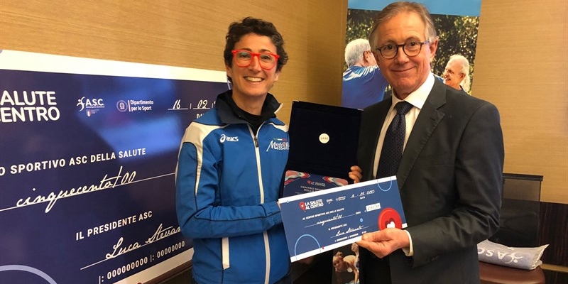 Marisa Russo che riceve la certificazione Marisa Russo che riceve la certificazione