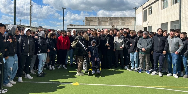 Foto di gruppo con il vescovo Iannuzzi