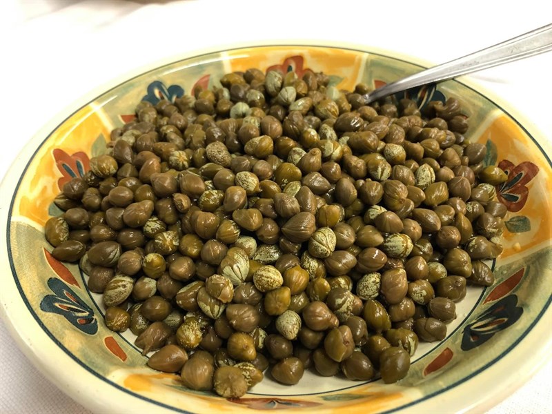 Il calzone di Castellaneta: i capperi