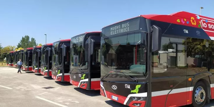 Castellaneta sorride: dalla Regione in dono un bus a metano