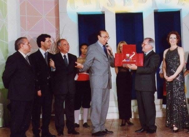 Pippo Baudo premiato a Castellaneta da Nino Di Gioia