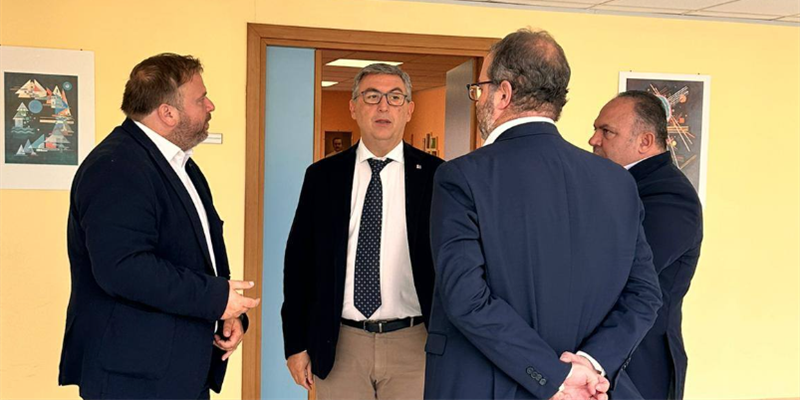 L'onorevole De Palma nell'ospedale San Pio di Castellaneta L'onorevole De Palma nell'ospedale San Pio di Castellaneta