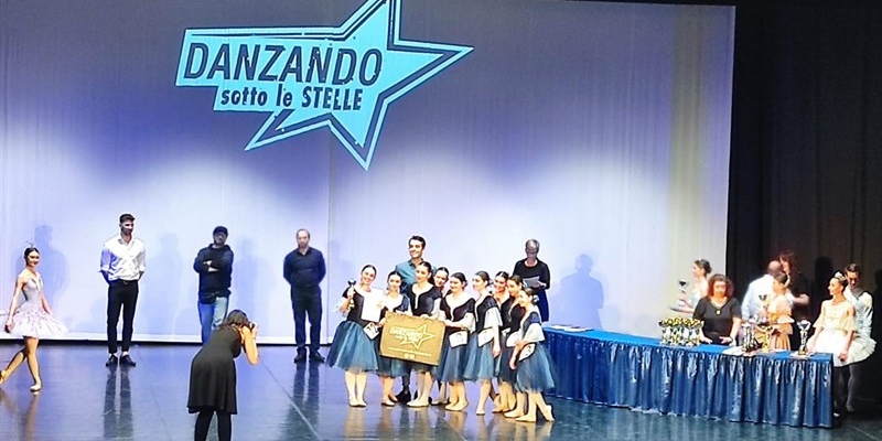 Danzando sotto le stelle Danzando sotto le stelle