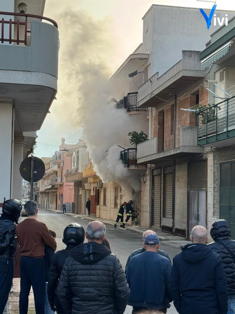 Fiamme in un’abitazione