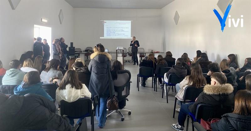 A lezione di legalità: gli studenti del "Flacco" a confronto con l'Arma