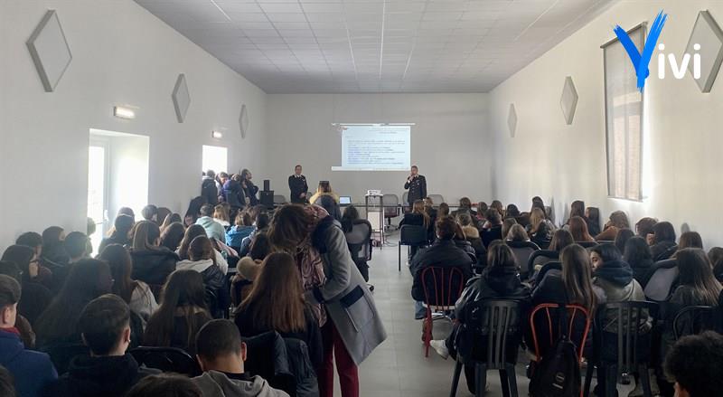 A lezione di legalità: gli studenti del "Flacco" a confronto con l'Arma